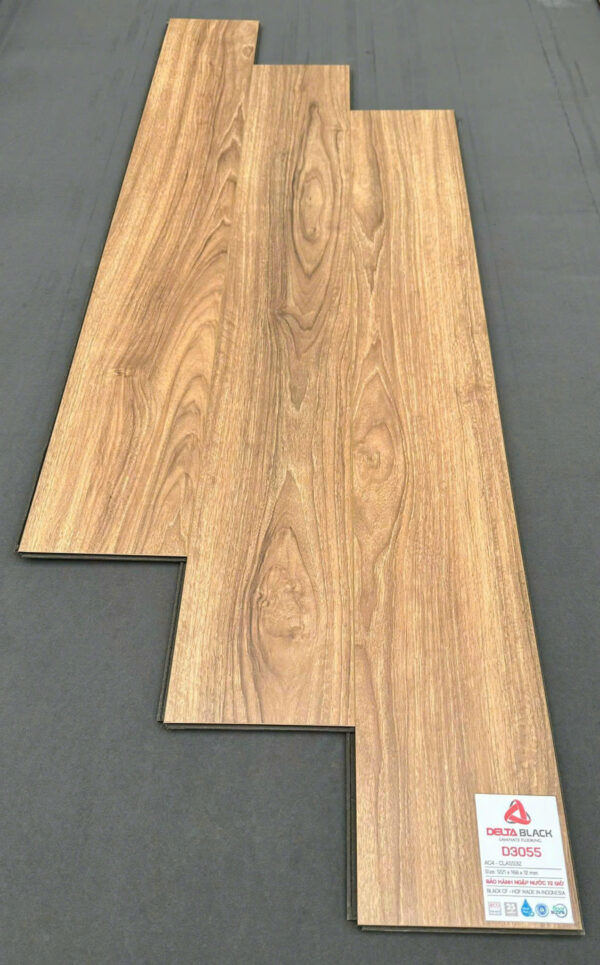 Sàn Gỗ Indonesia HDF cốt đen Deltablack D3055